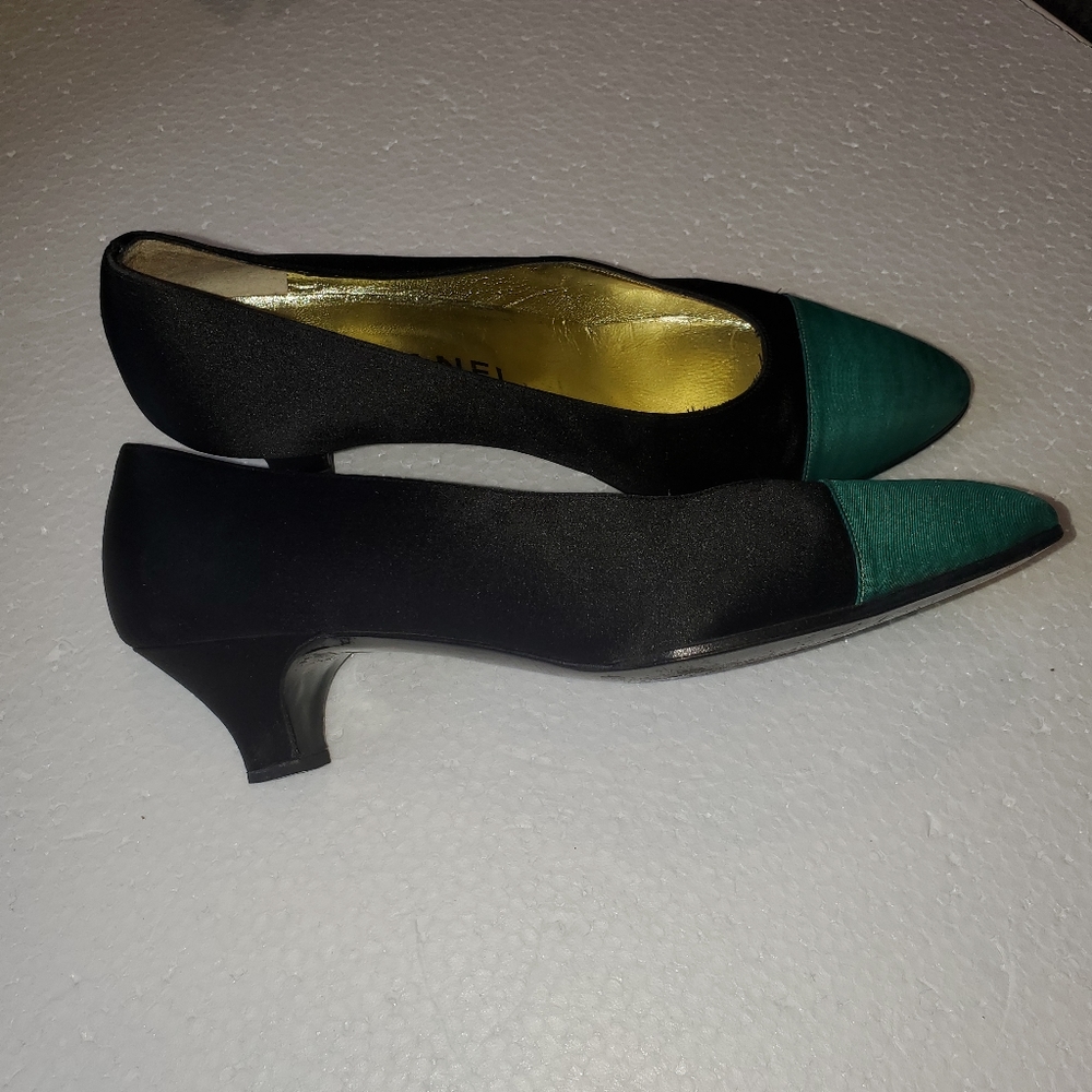 Chanel kitten heels Vintage